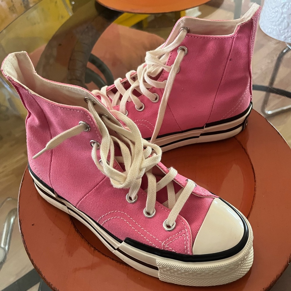 Bubble Gum Pink Chuck Taylor's Converse All-Stars New- worn only once (1 time)